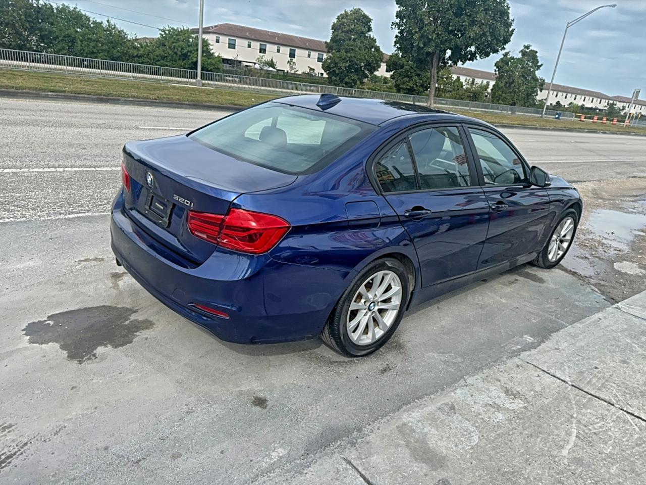 2018 BMW 320 I - Image 4