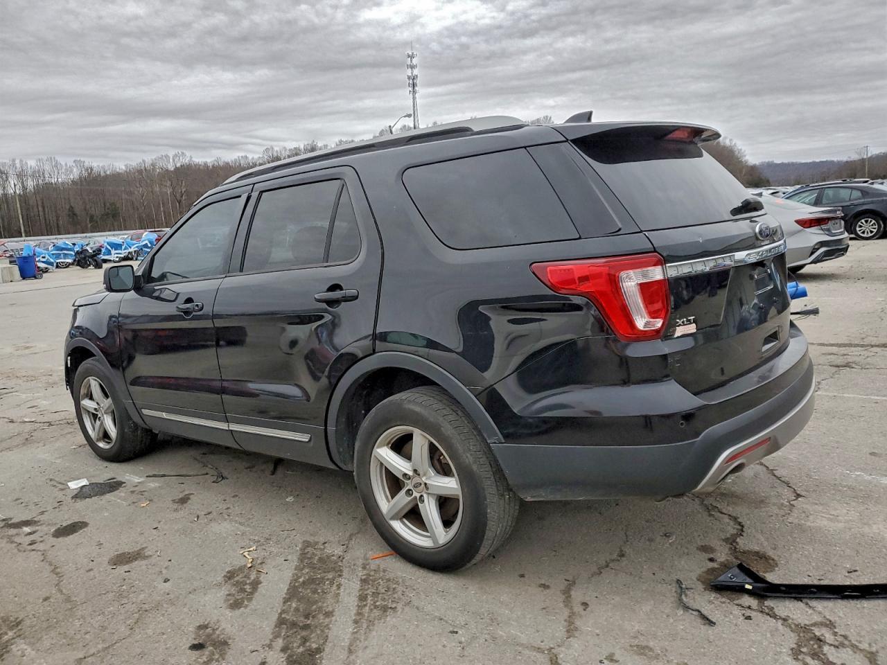 2017 Ford Explorer Xlt - Фото 2