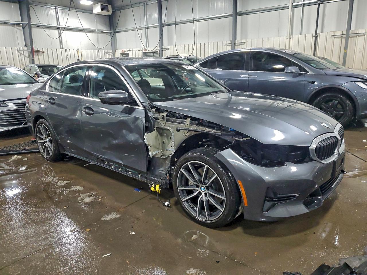 2019 BMW 330Xi - Image 4