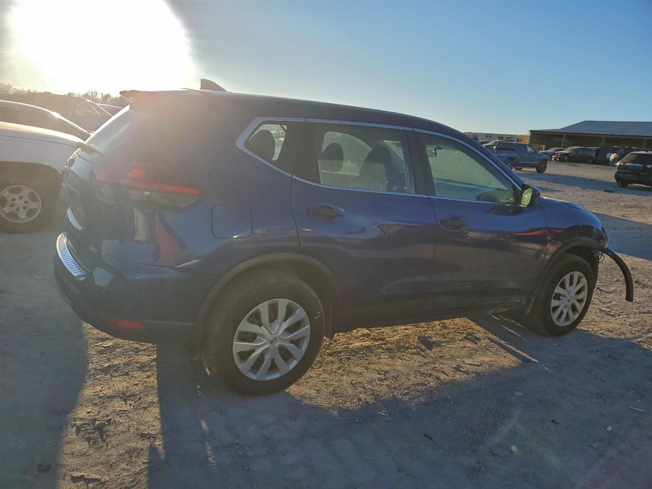 2017 Nissan Rogue - Image 3