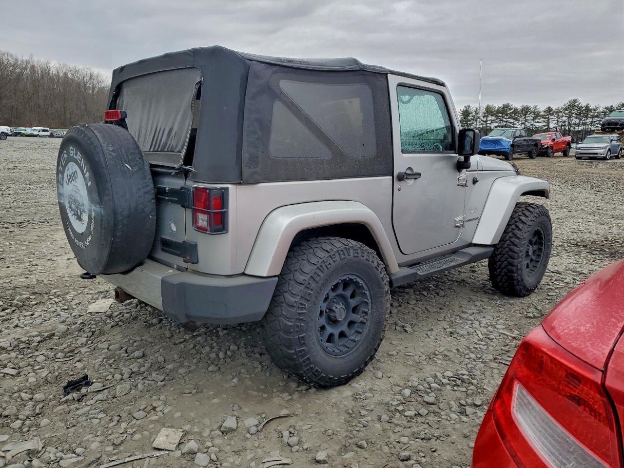2010 Jeep Wrangler Sahara - Фото 3