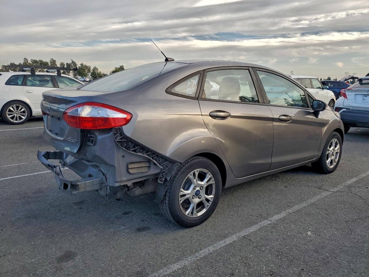 2014 Ford Fiesta Se - Фото 3