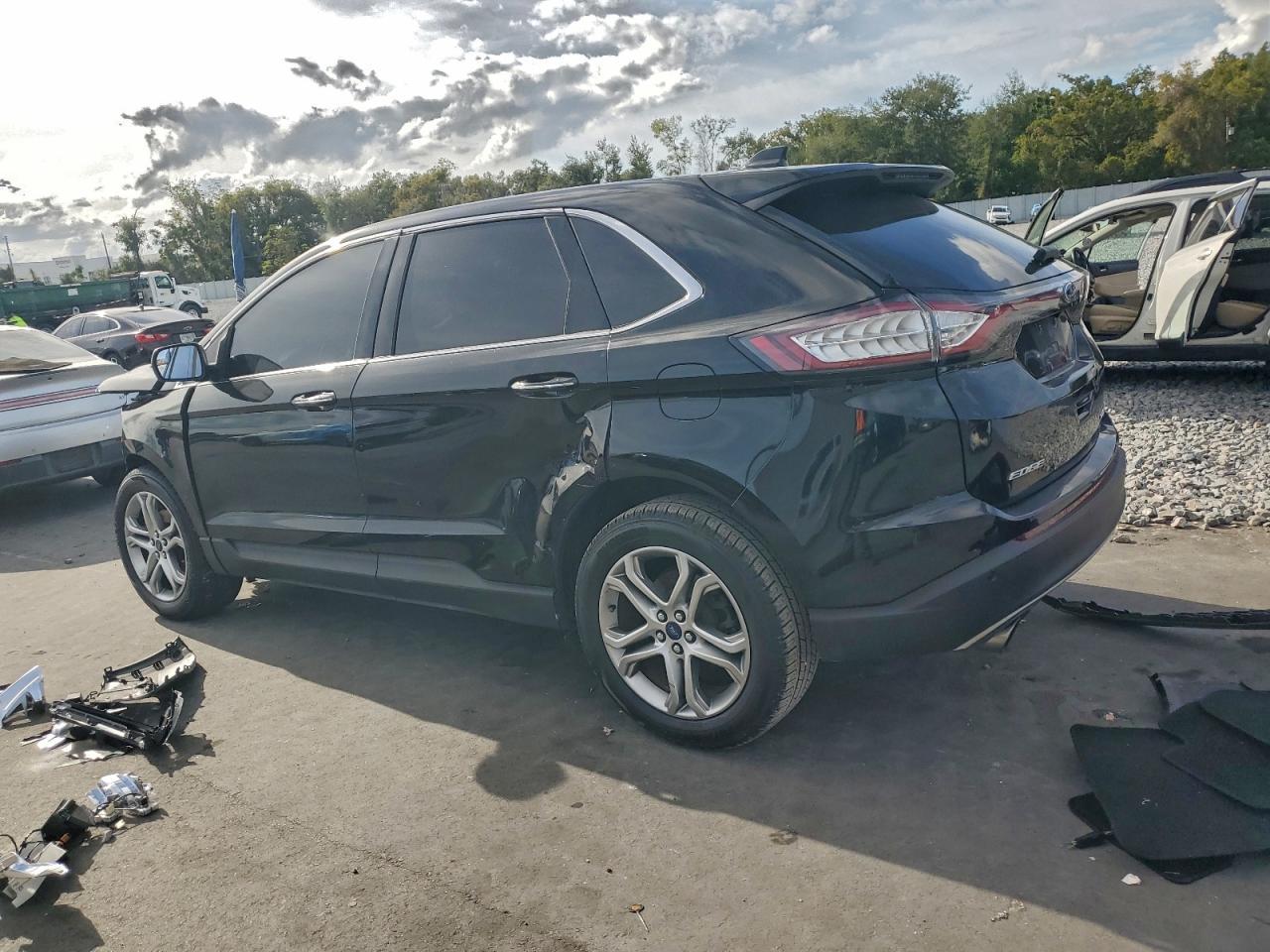 2016 Ford Edge Titanium - Image 2