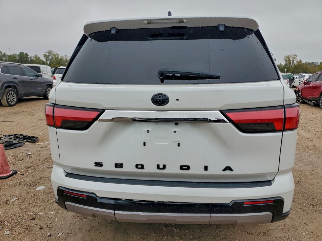 2023 Toyota Sequoia Sr5 - Фото 6