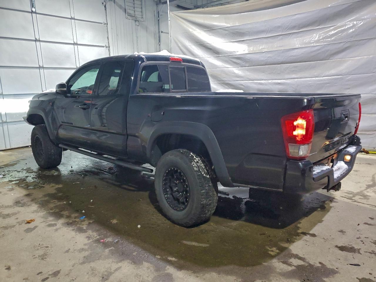 2016 Toyota Tacoma Access Cab - Image 2