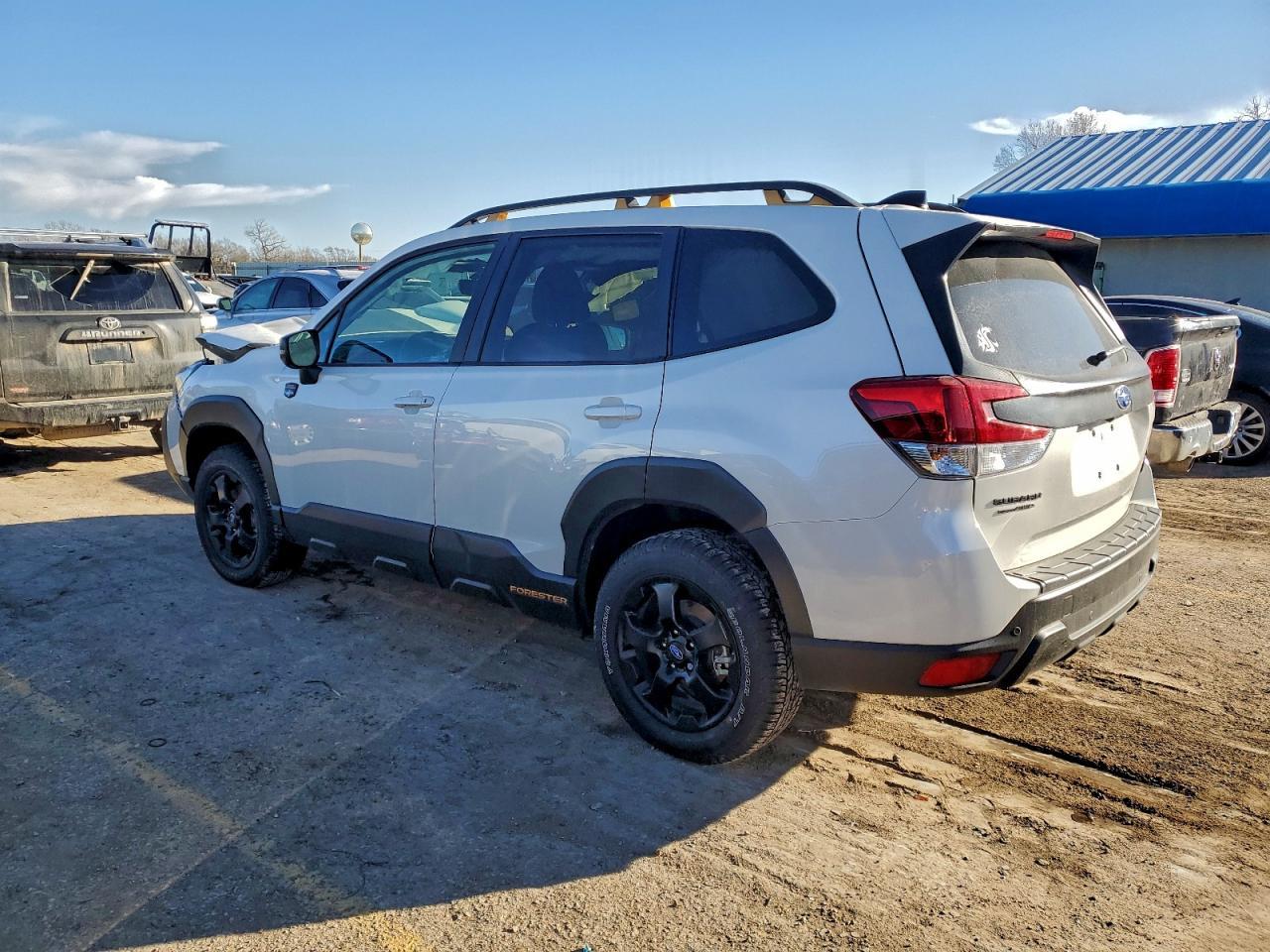 2025 Subaru Forester Wilderness - Фото 2