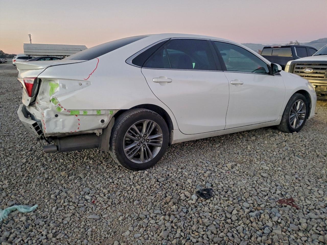 2017 Toyota Camry Le - Фото 3