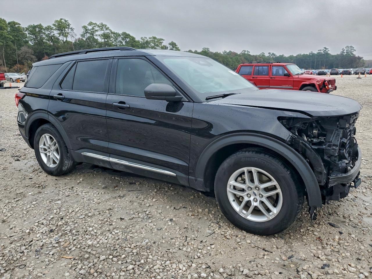 2025 Ford Explorer Active - Image 4
