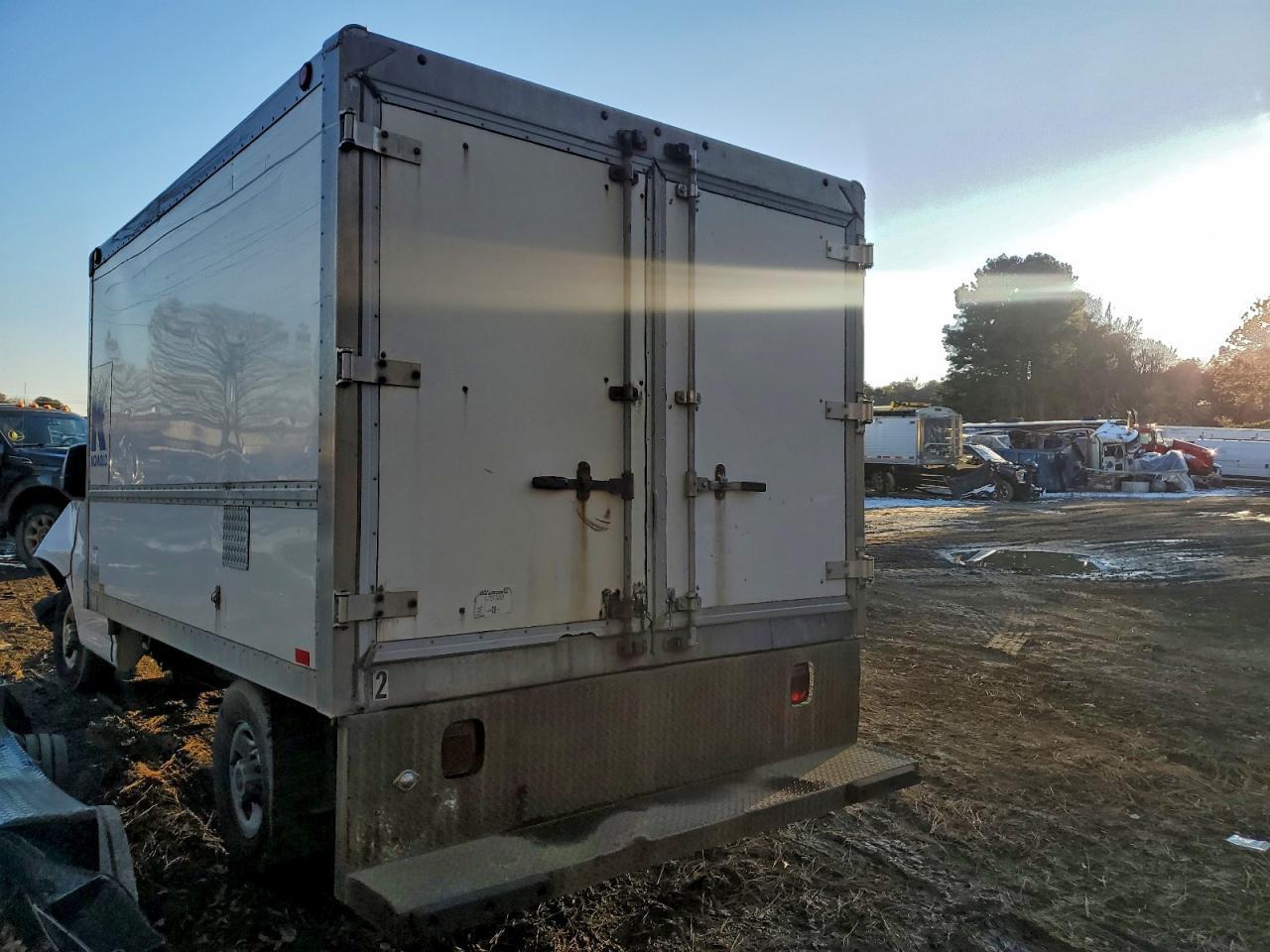 2013 GMC Savana Refrigerated Box Truck - Фото 2