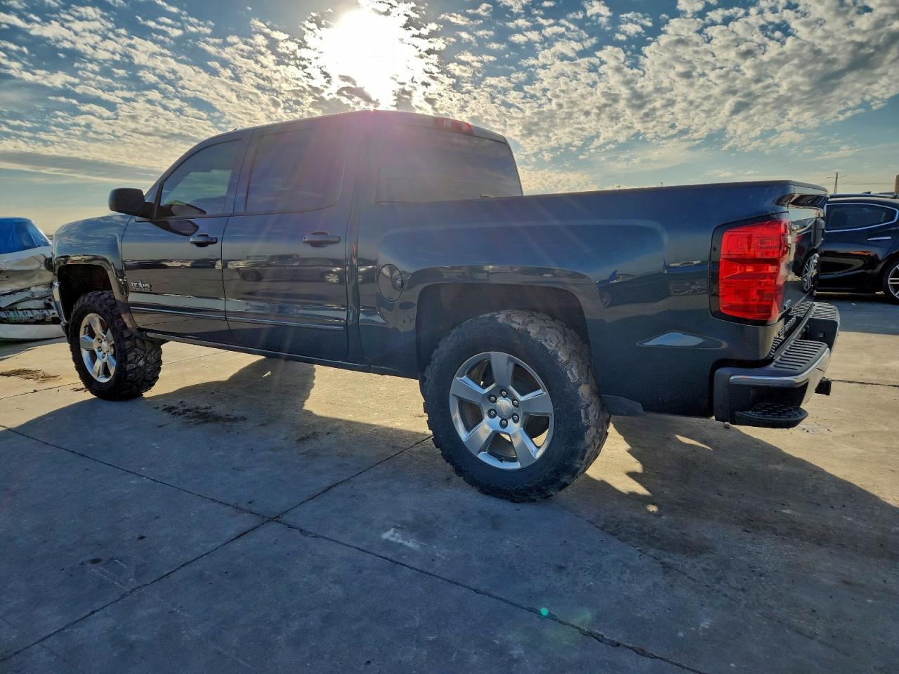 2018 Chevrolet Silverado K1500 Lt - Image 2