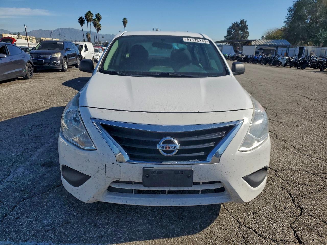 2015 Niss Versa S - Фото 5