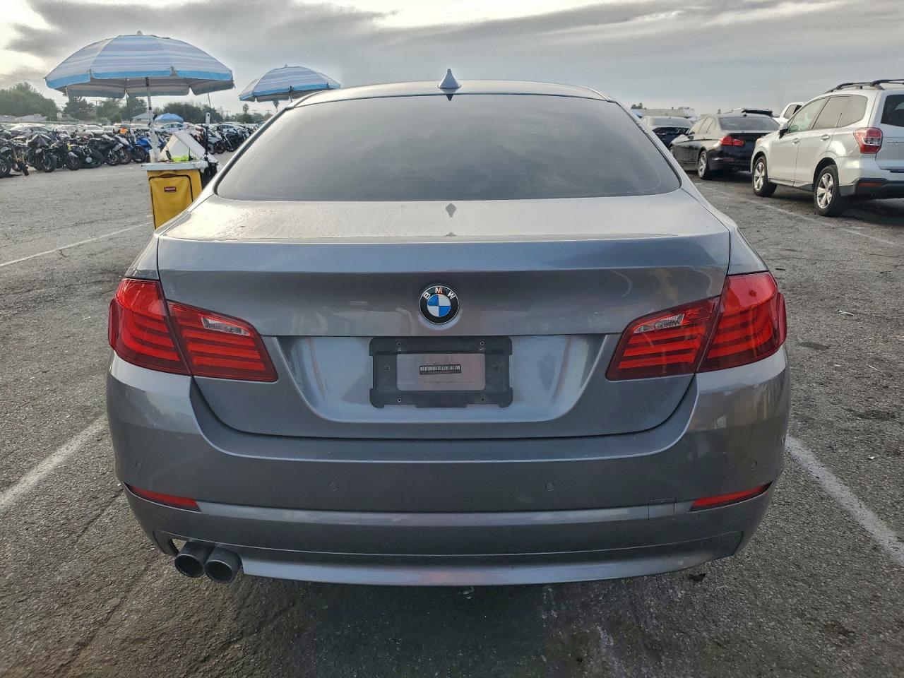 2011 BMW 528 I - Image 6