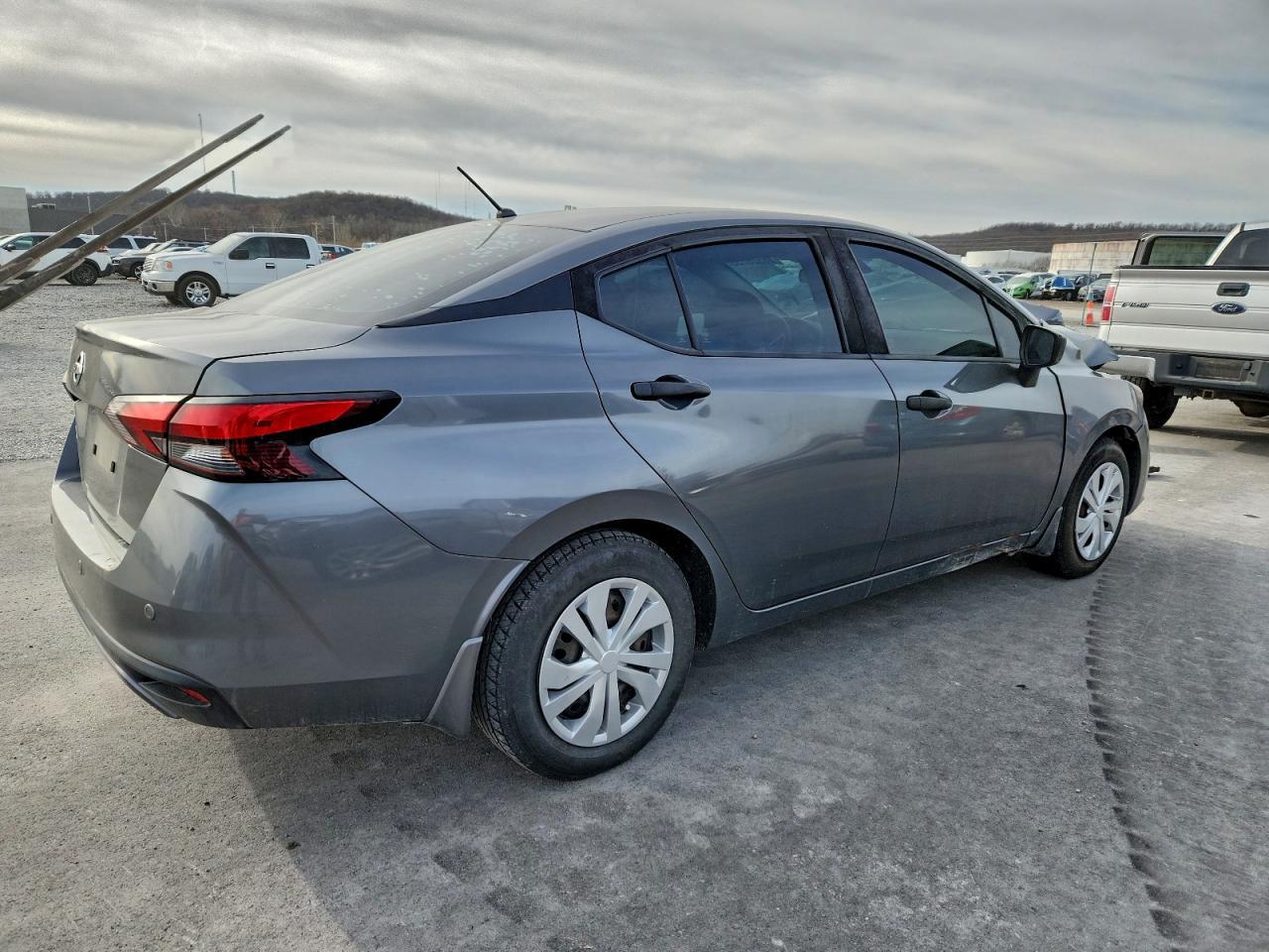 2020 Nissan Versa S - Фото 3