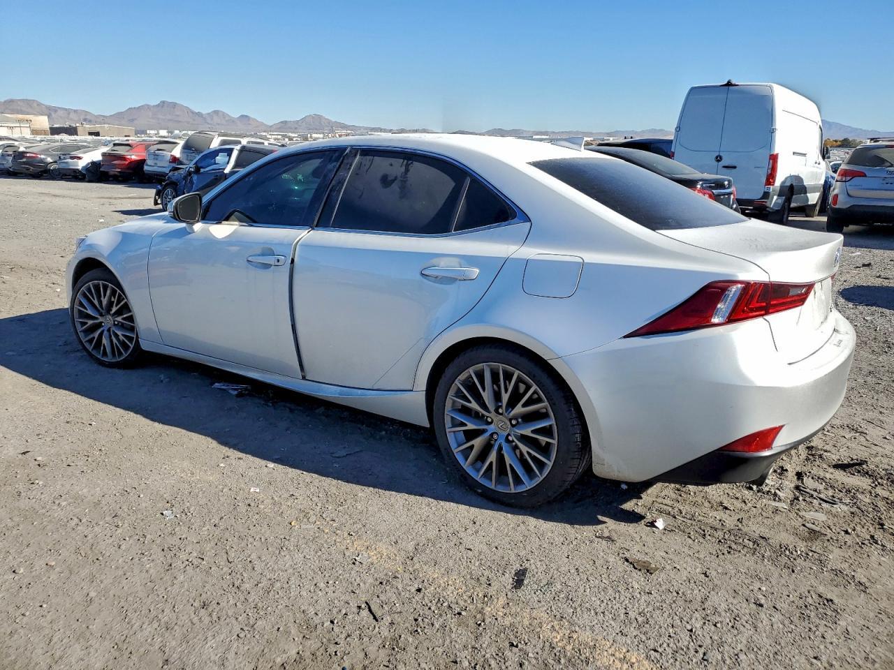 2016 Lexus Is 200T - Фото 2