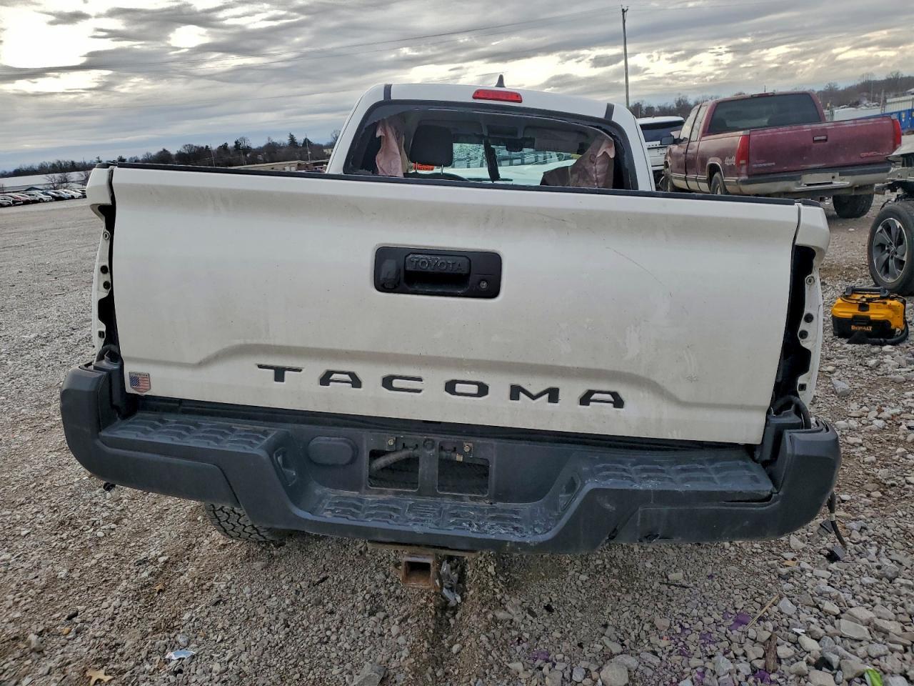 2021 Toyota Tacoma Access Cab - Image 6