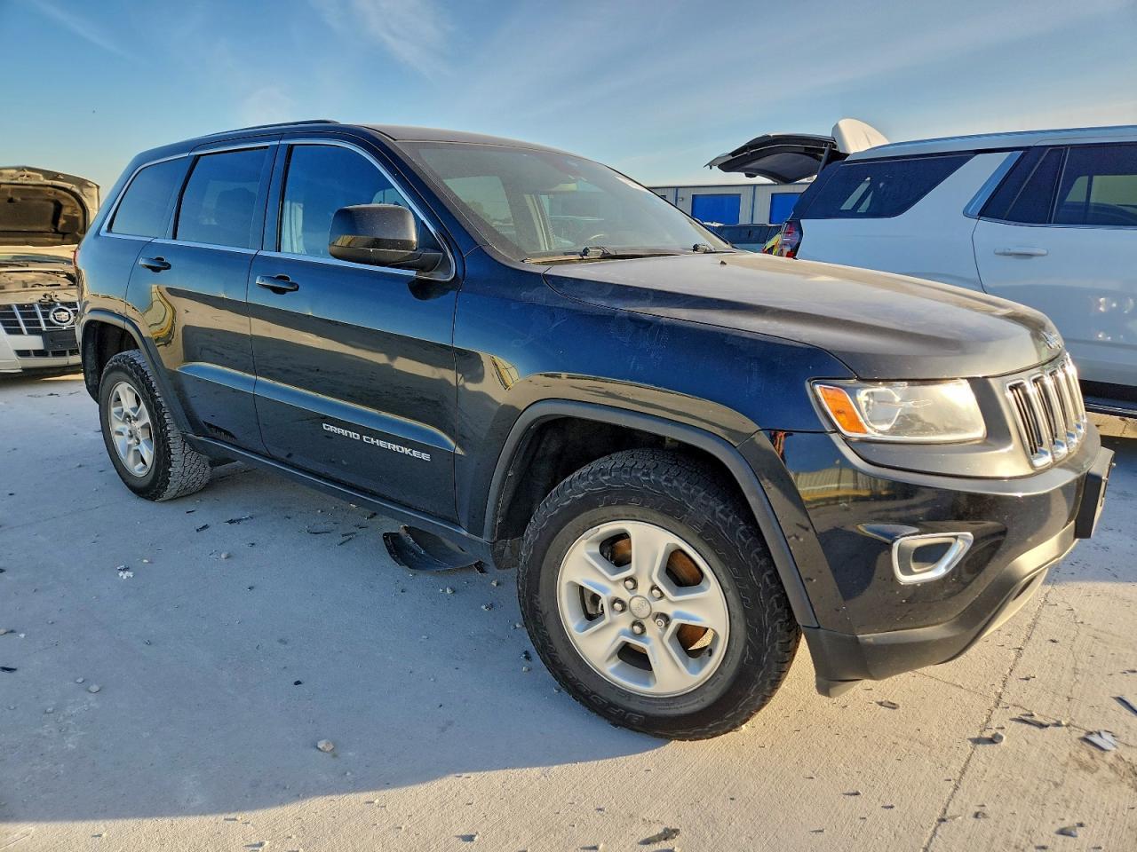2014 Jeep Grand Cherokee Laredo - Image 4