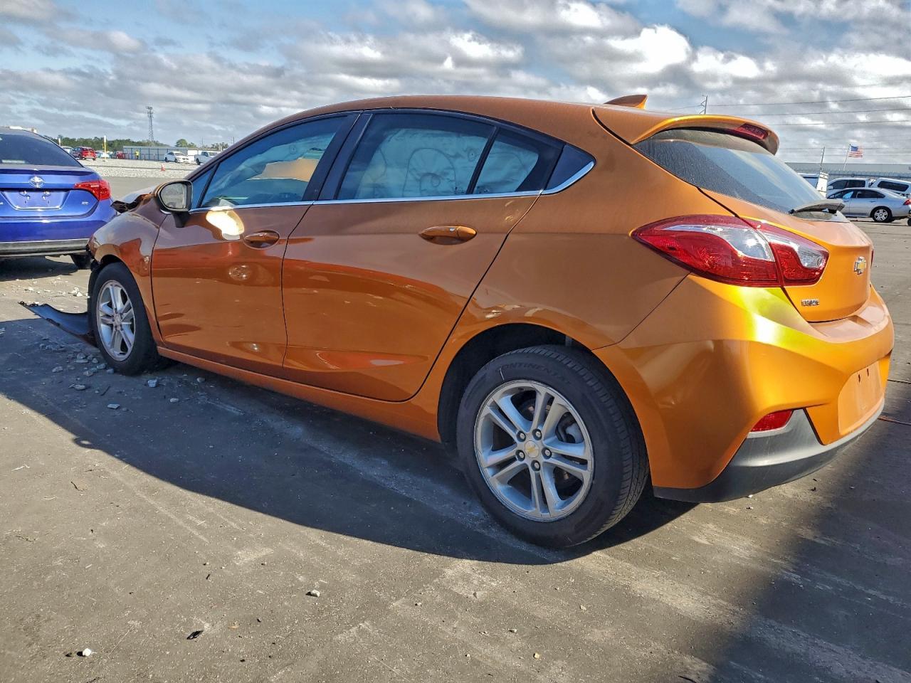 2017 Chevrolet Cruze Lt - Image 2