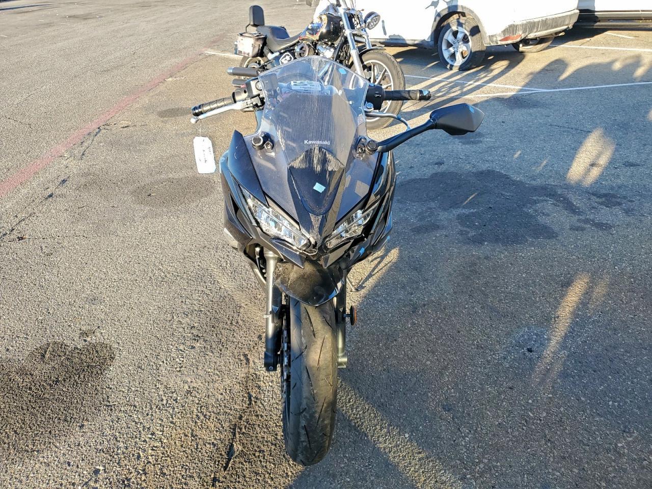 2025 Kawasaki Ex650 R - Фото 2