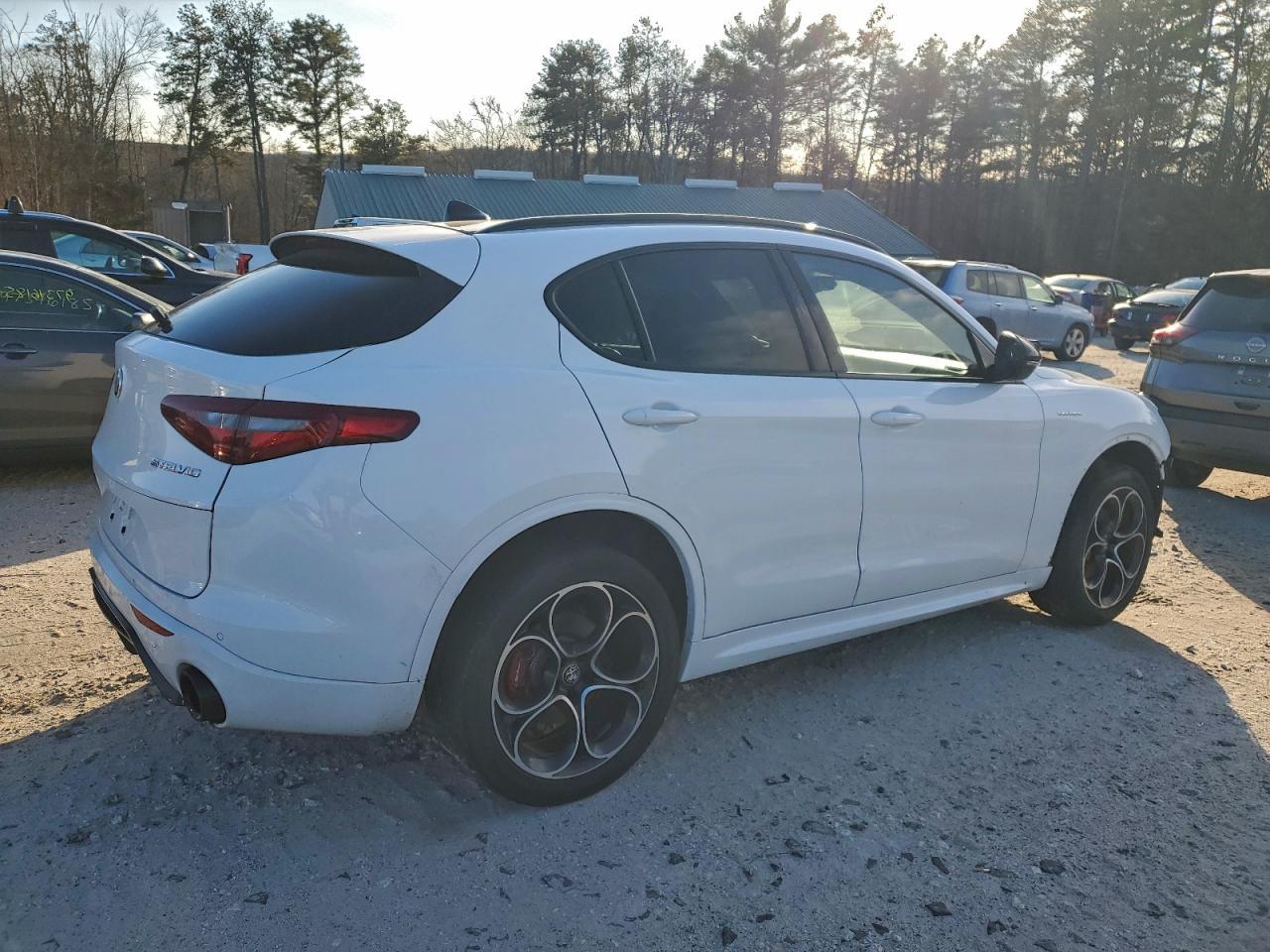2022 Alfa Romeo Stelvio Ti - Фото 3