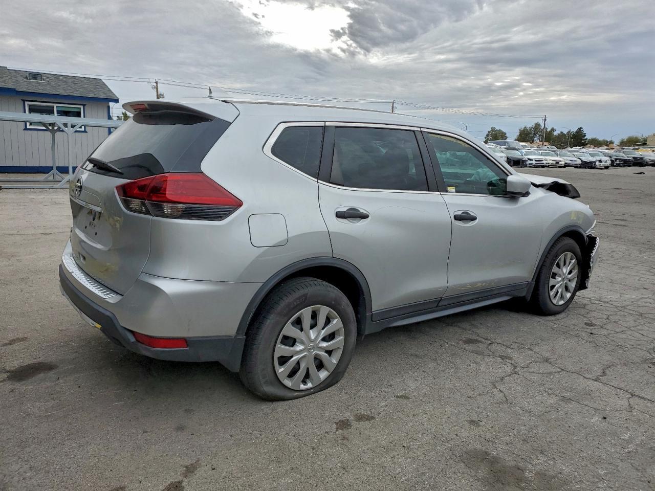 2020 Nissan Rogue S - Фото 3