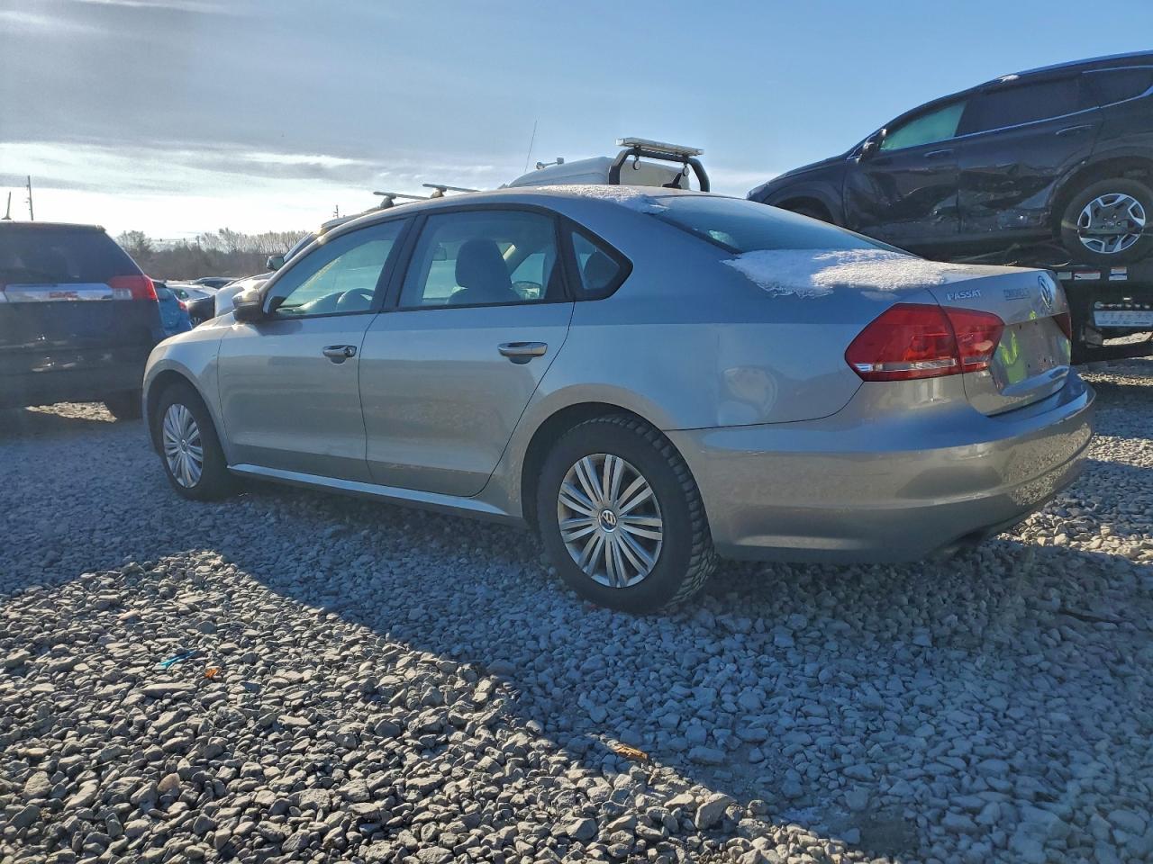 2014 Volkswagen Passat S - Фото 2