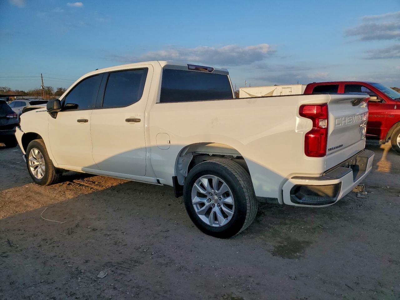 2022 Chevrolet Silverado Ltd C1500 Custom - Фото 2