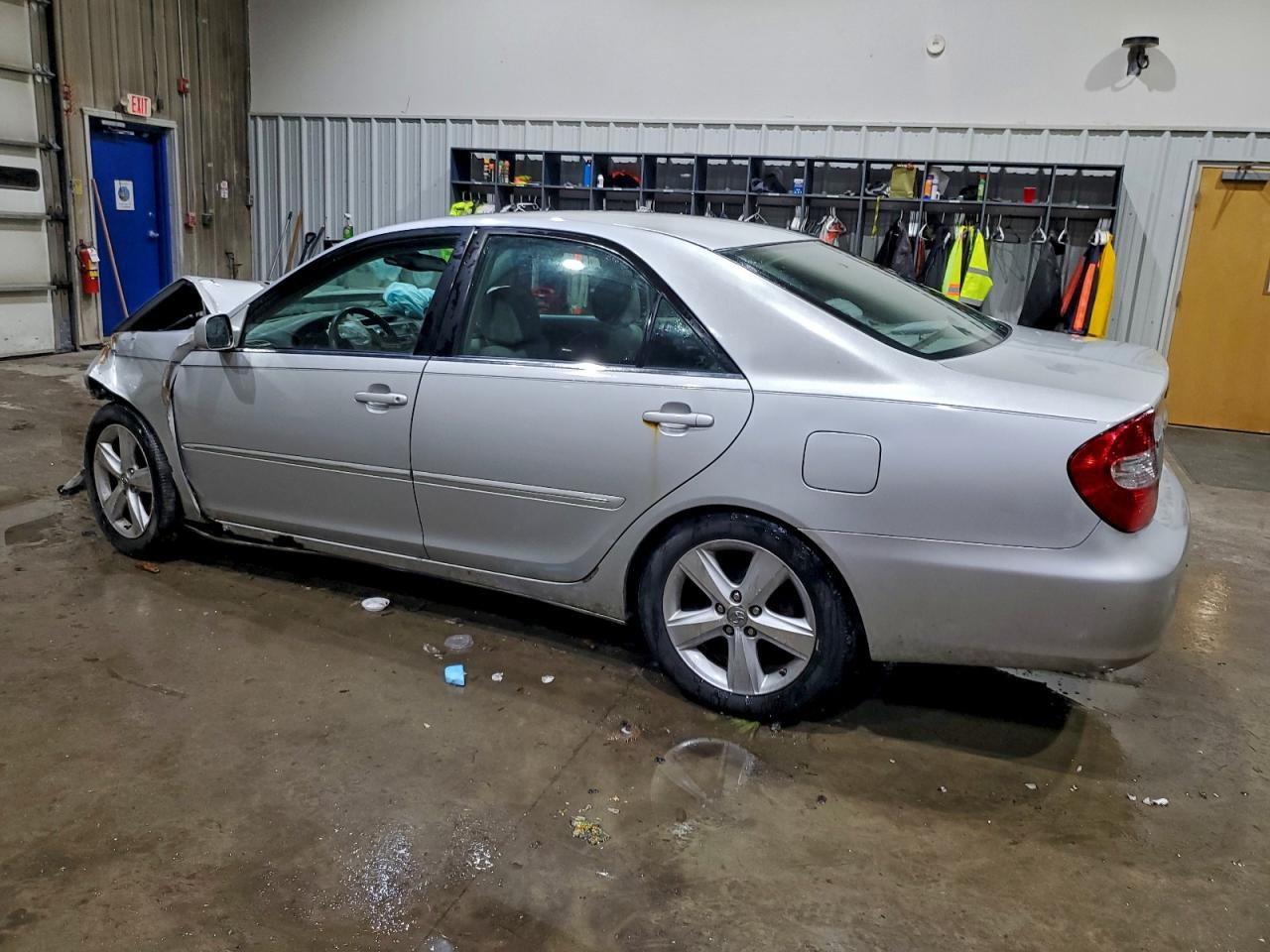 2002 Toyota Camry Le - Фото 2