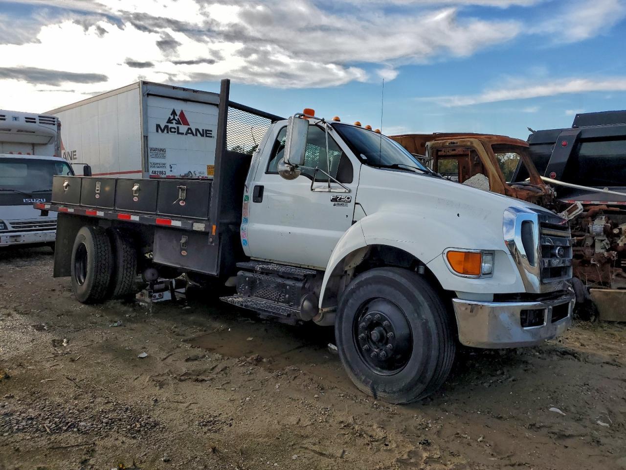 2015 Ford F750 Super Duty Flatbed Truck