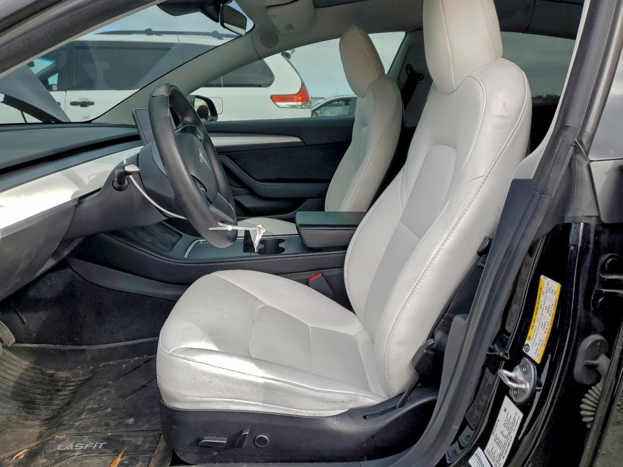 2022 Tesla Model 3 - Image 7