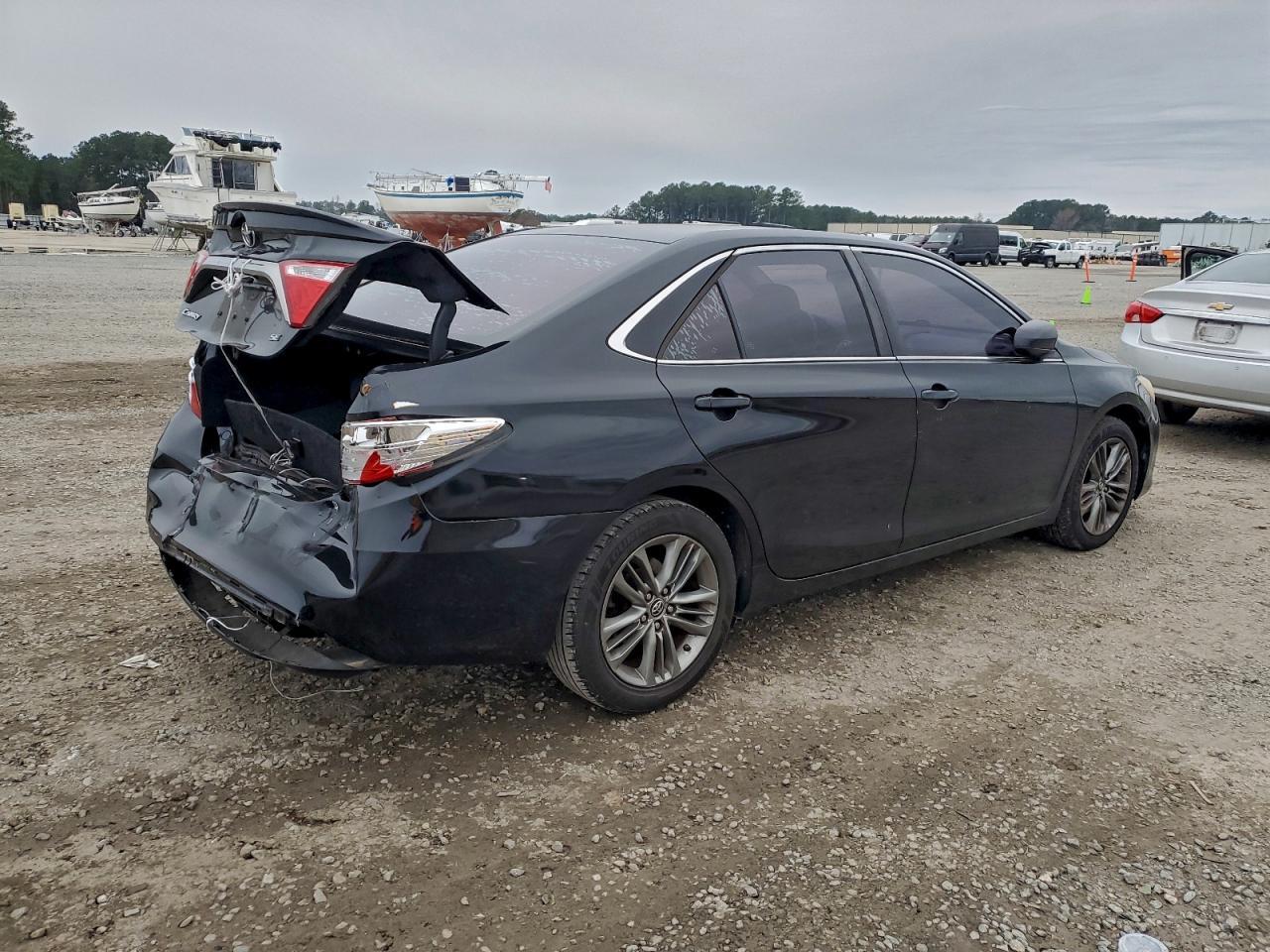 2015 Toyota Camry Le - Фото 3