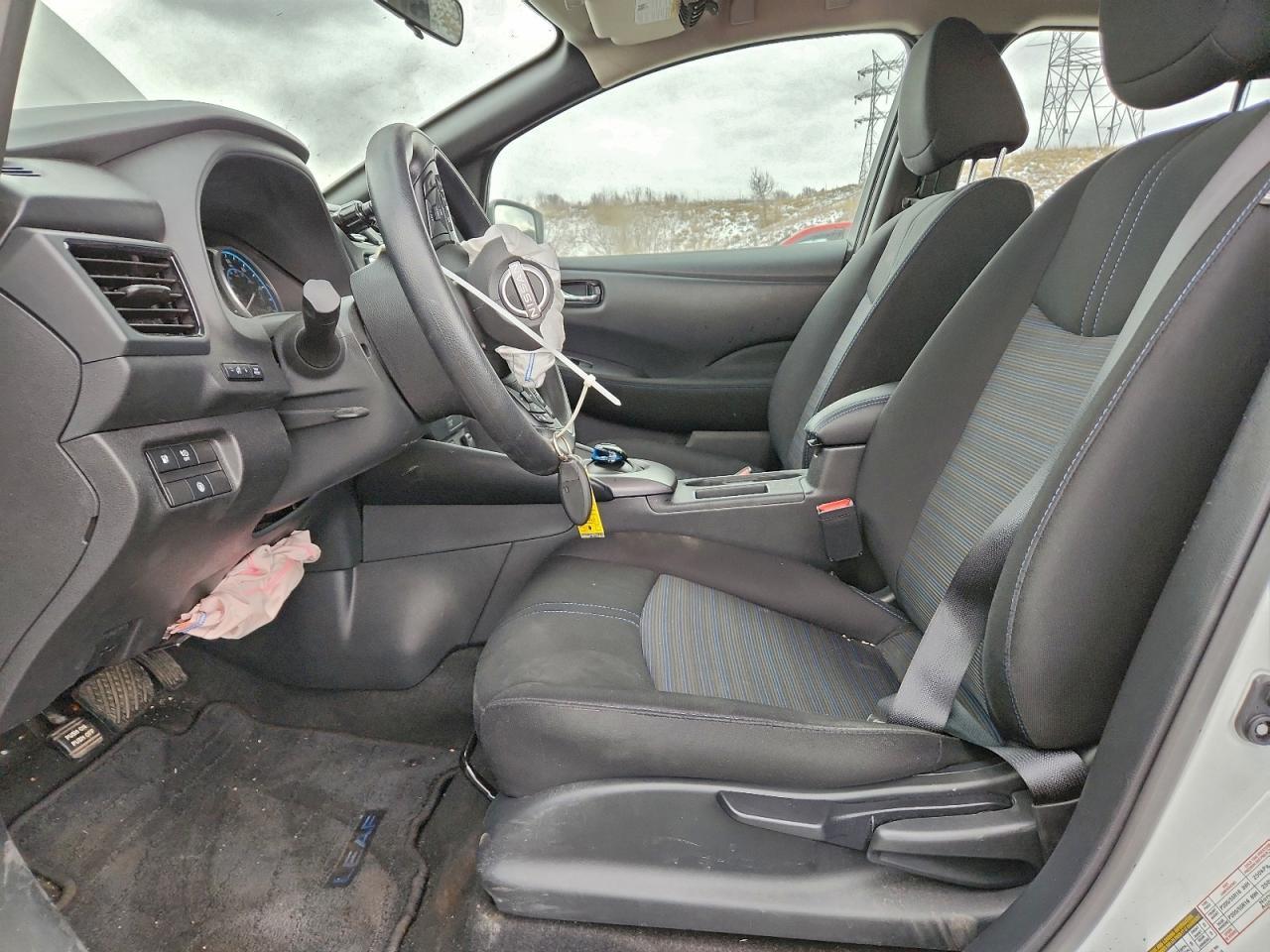 2025 Nissan Leaf S - Image 7