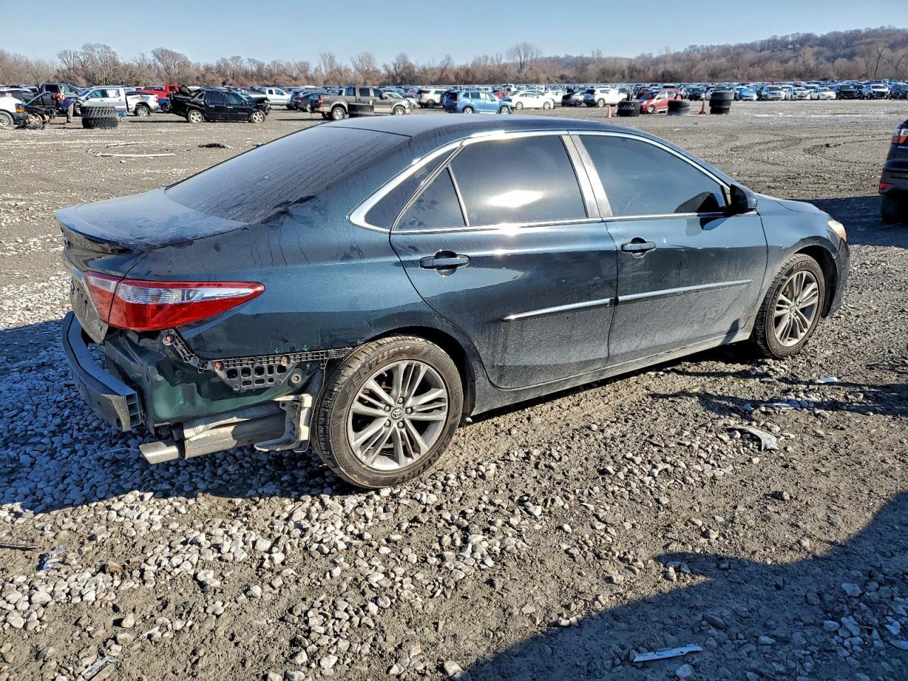 2016 Toyota Camry - Фото 3