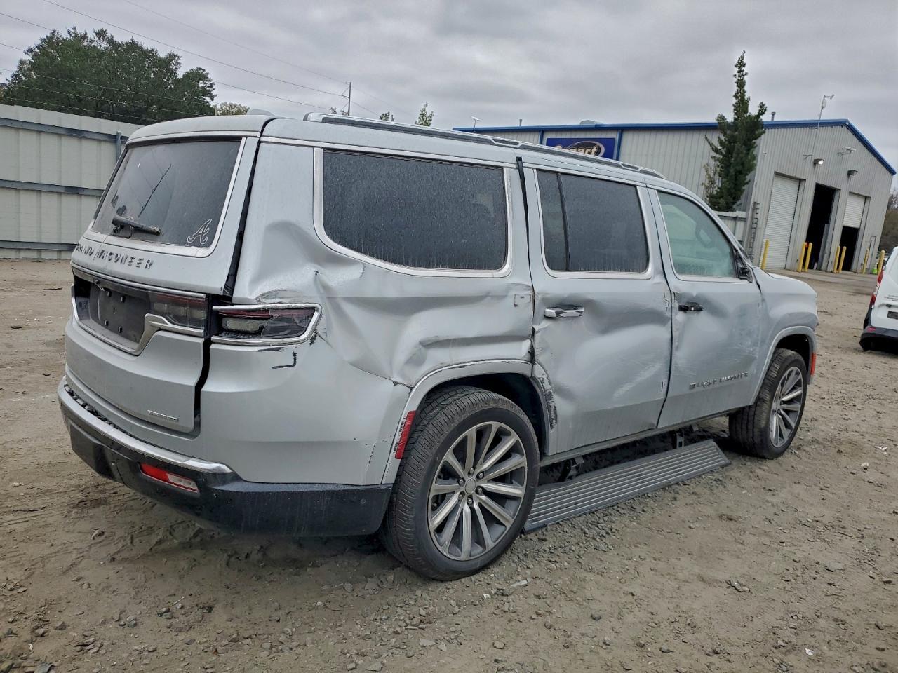 2022 Jeep Grand Wagoneer Series Ii - Фото 3
