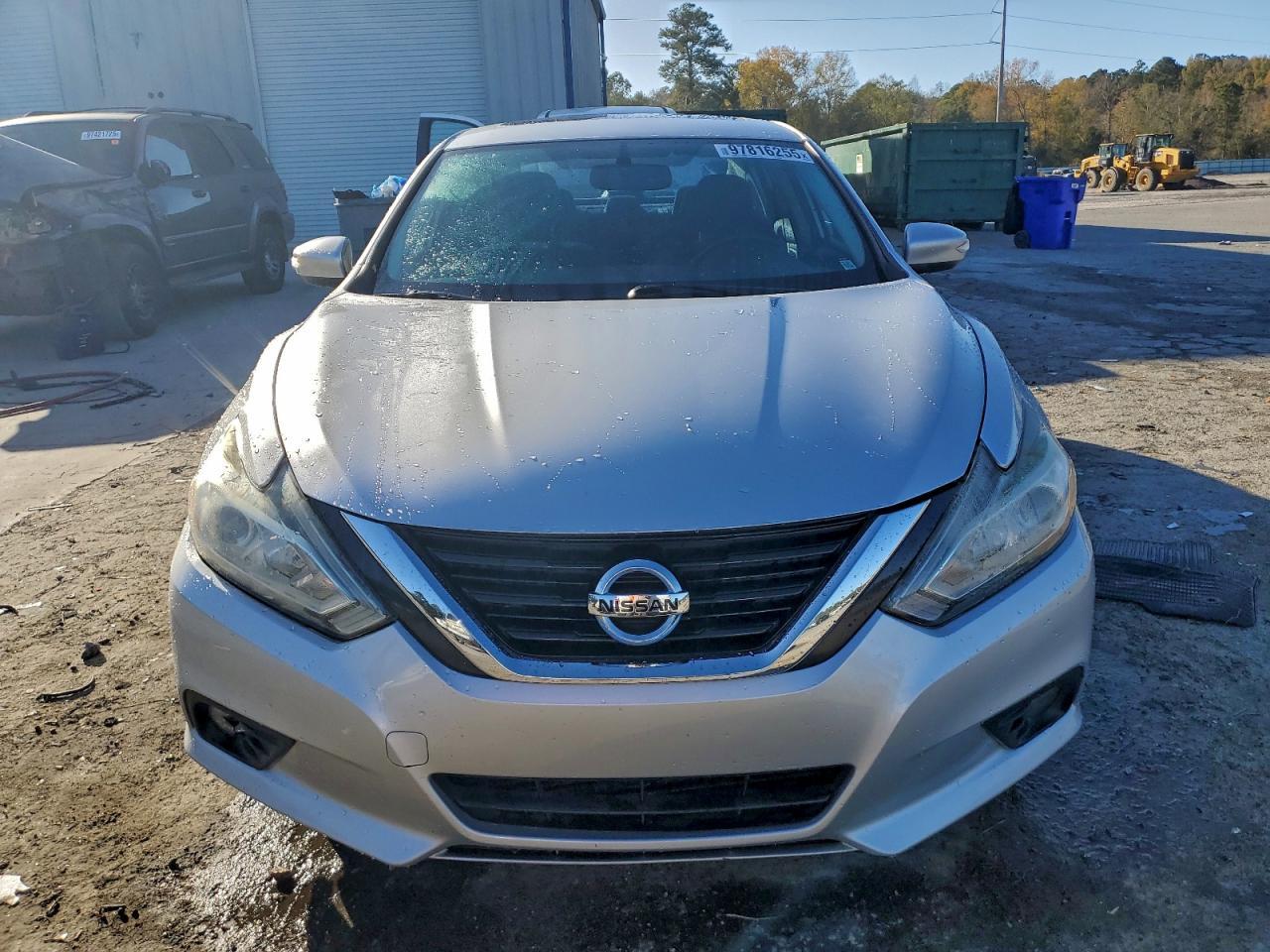 2017 Nissan Altima 2.5 - Image 5