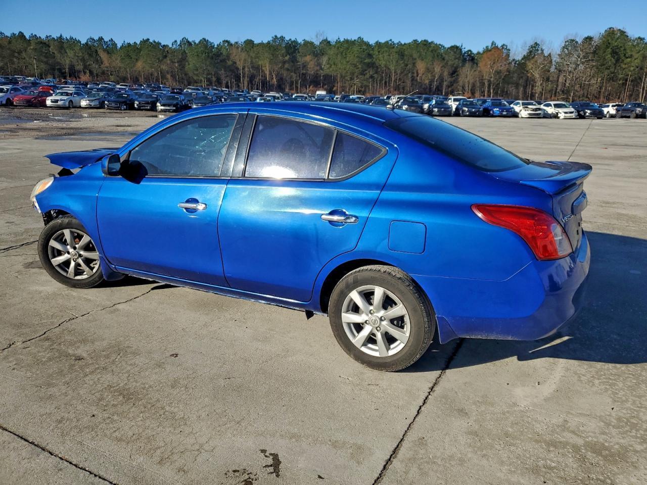 2014 Nissan Versa S - Фото 2