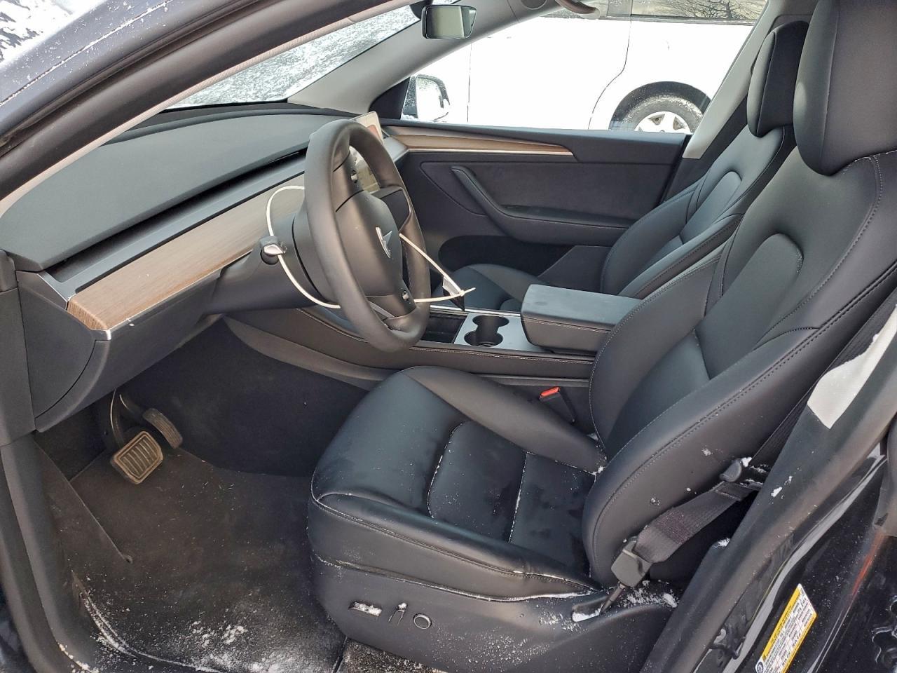 2025 Tesla Model Y - Image 7