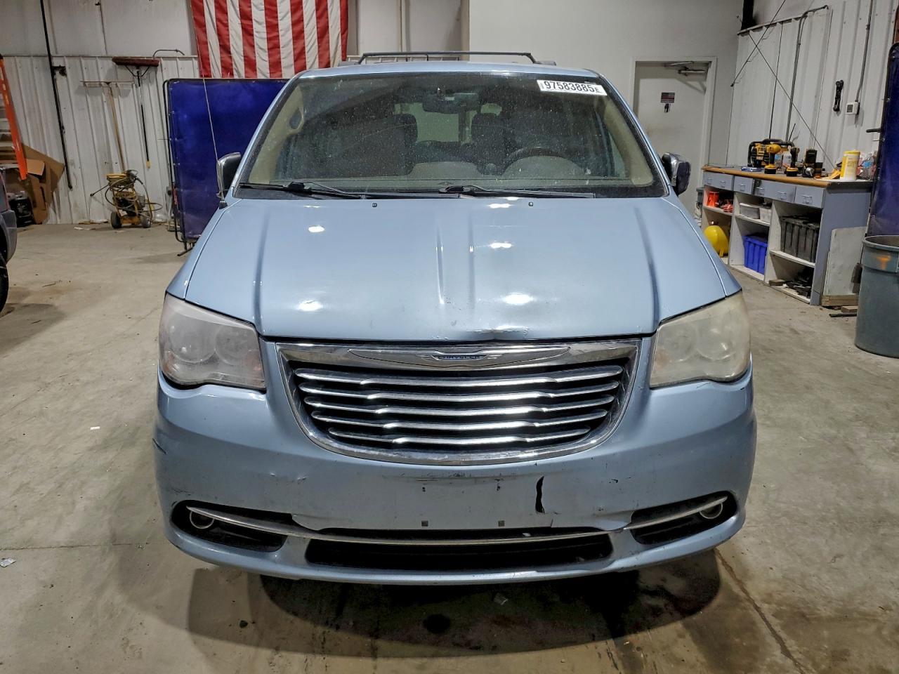2013 Chrysler Town & Country Touring L - Фото 5