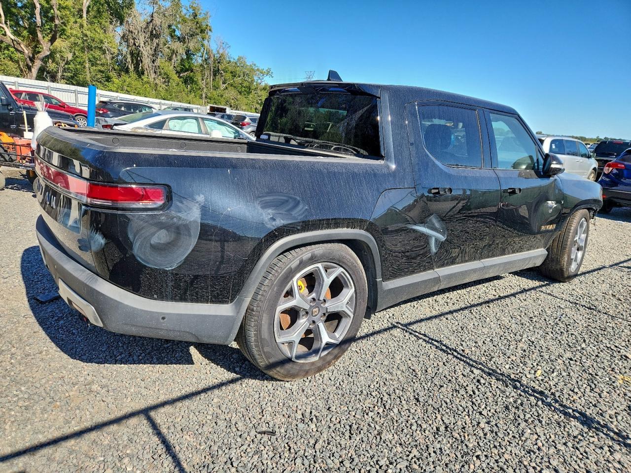 2022 Rivian R1T Adventure - Фото 3