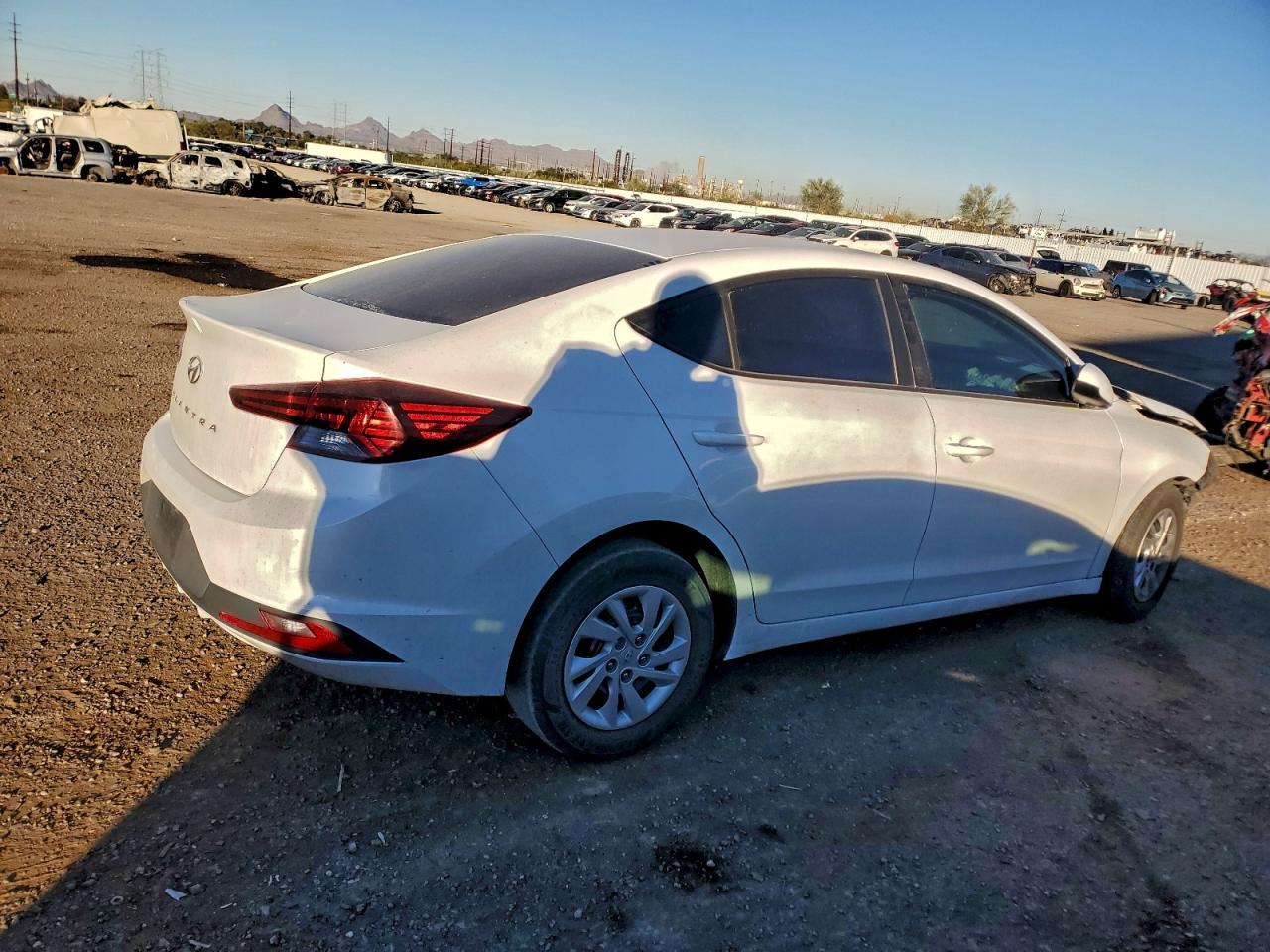 2019 Hyundai Elantra Se - Фото 3