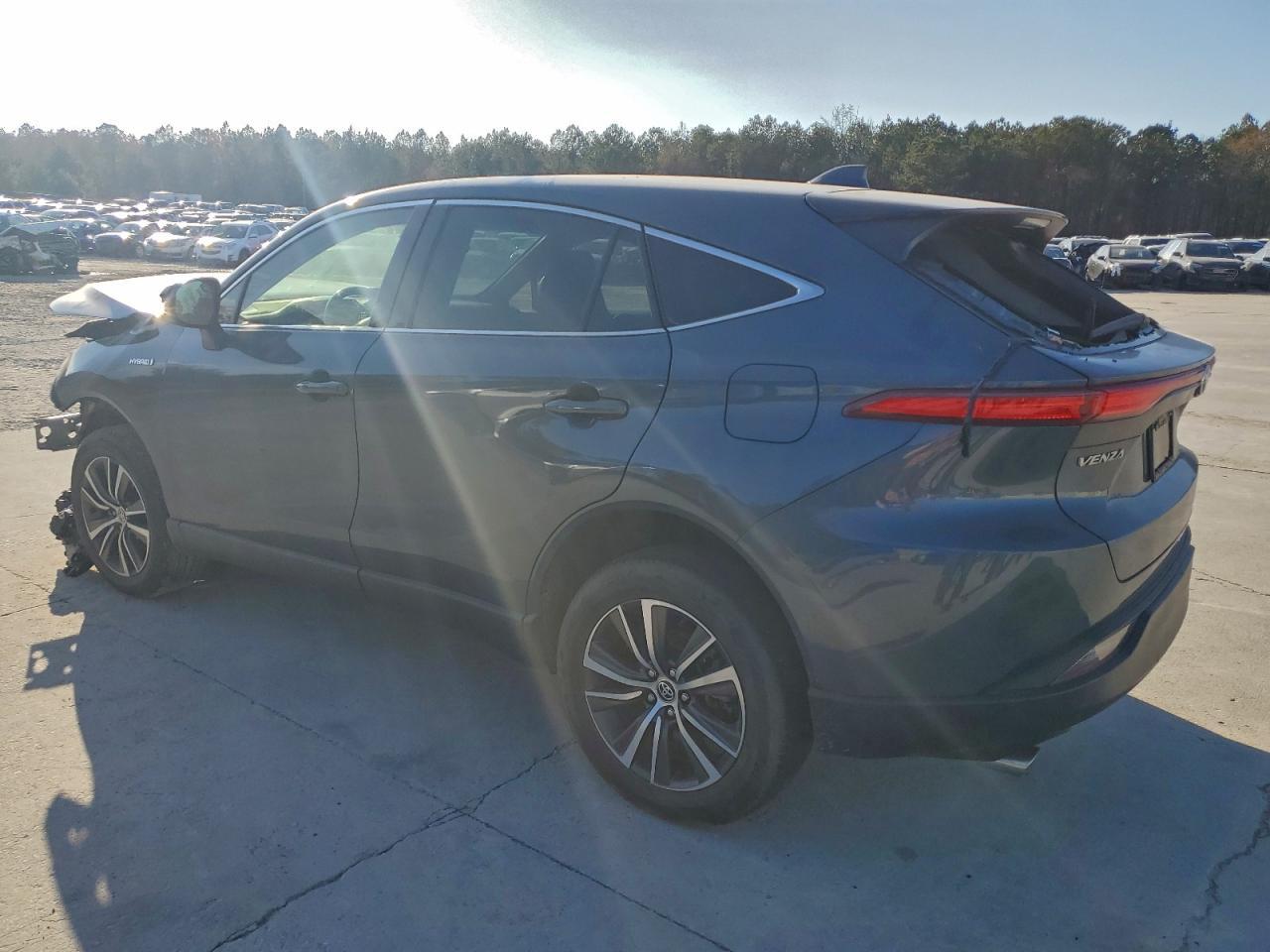 2021 Toyota Venza Le - Фото 2