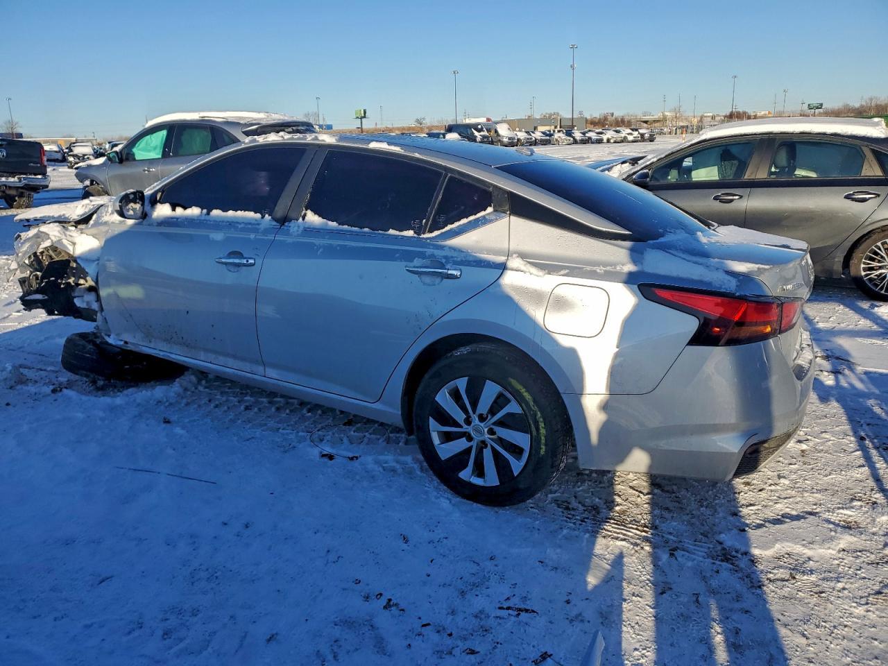 2020 Nissan Altima S - Фото 2
