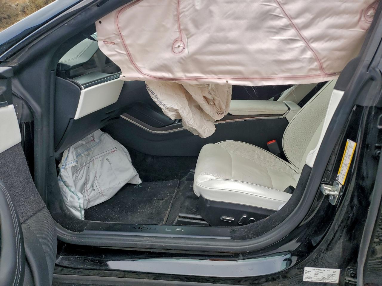 2022 Tesla Model S - Image 7