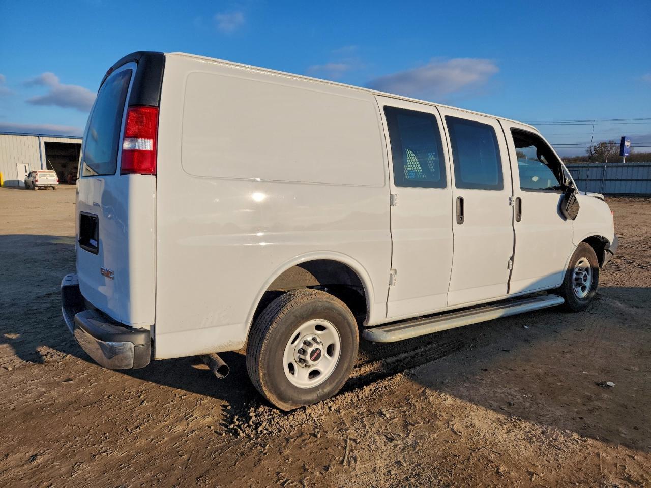 2023 GMC Savana Cargo 2500 Utility / Service Van - Image 3