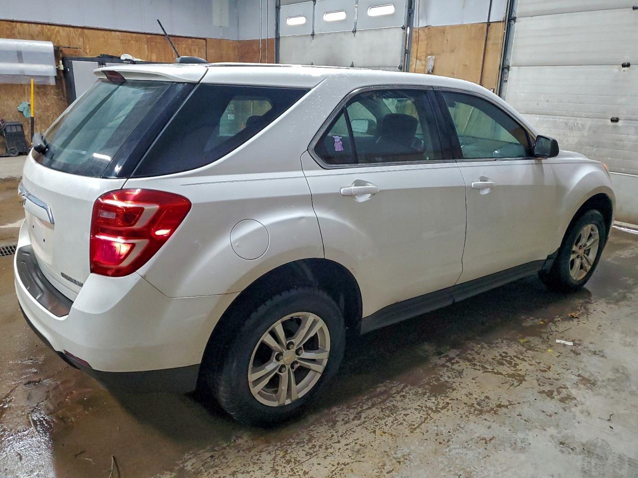 2016 Chevrolet Equinox Ls - Image 3