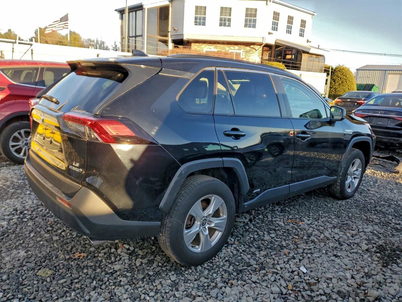 2021 Toyota Rav4 Le - Image 3