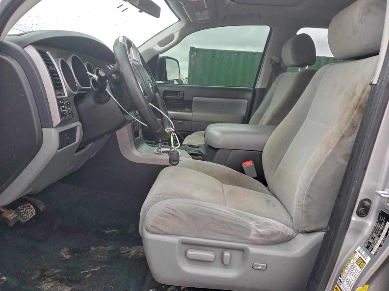2017 Toyota Sequoia Sr5 - Фото 7