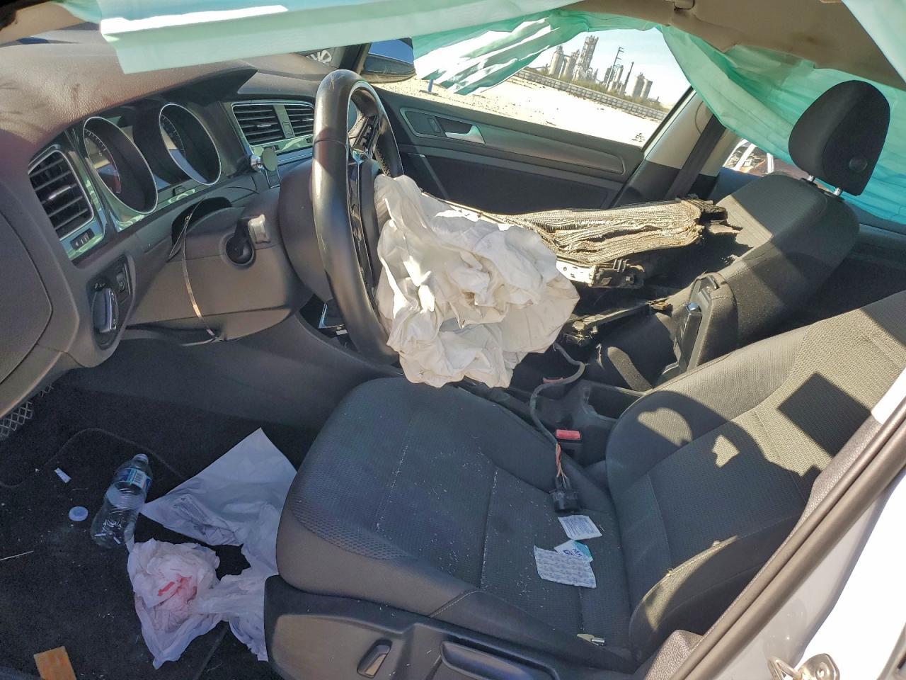 2018 Volkswagen Golf Sportwagen S - Image 7