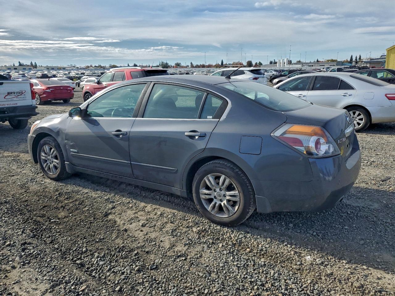 2010 Nissan Altima Hybrid - Image 2