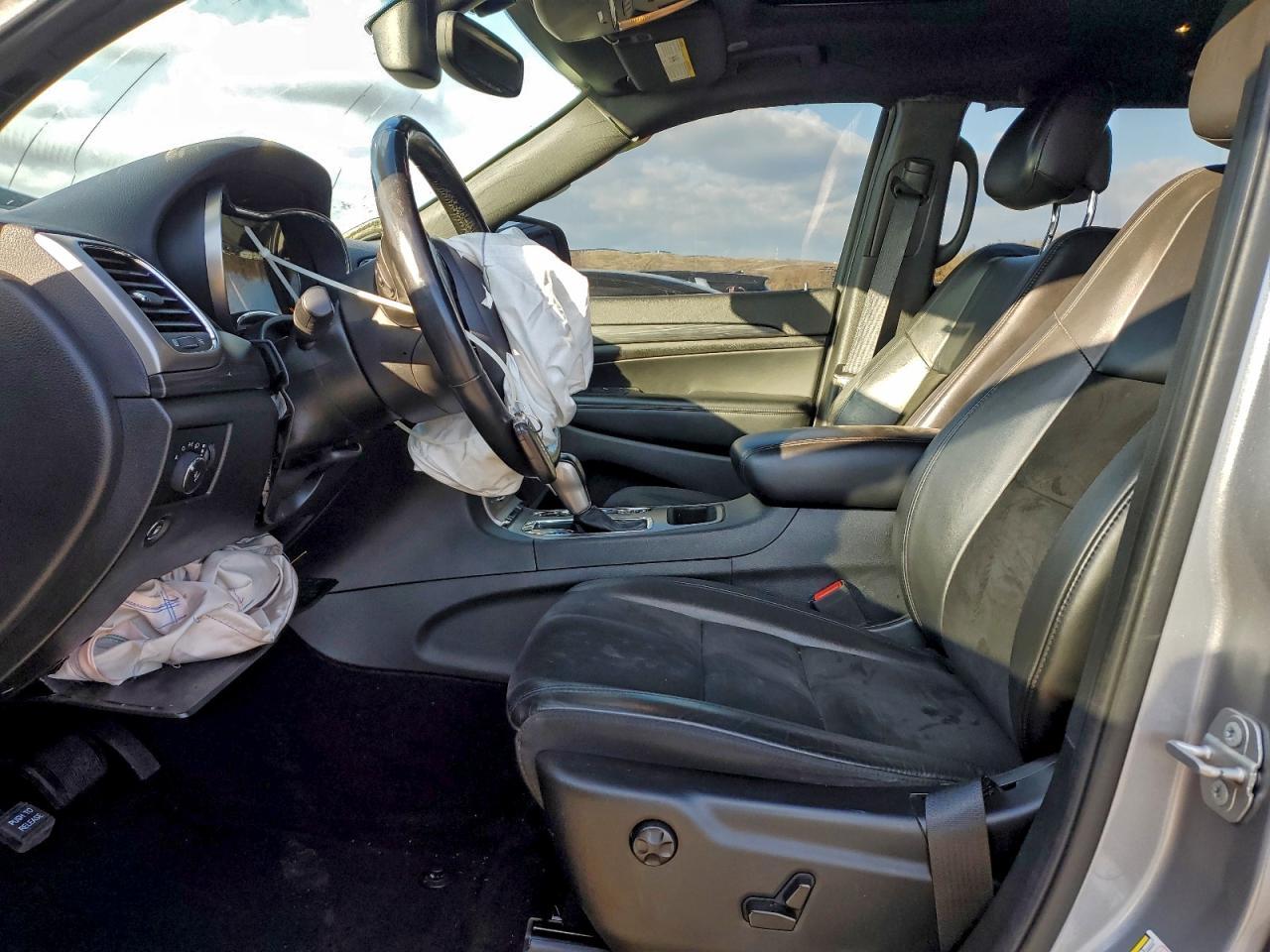 2019 Jeep Grand Cherokee Laredo - Image 7