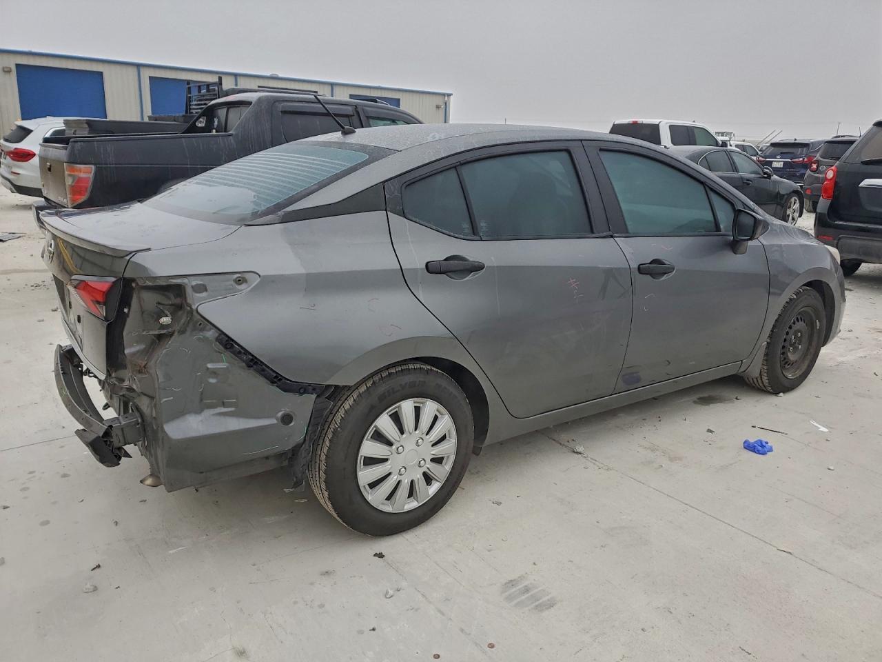 2020 Nissan Versa S - Фото 3